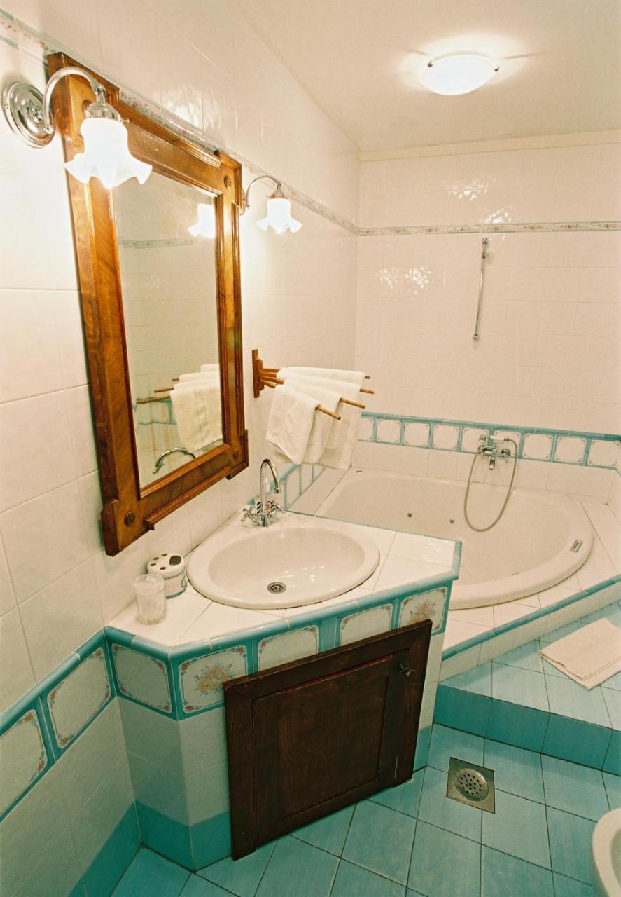 Отель Salas 137 Cenej Экстерьер фото